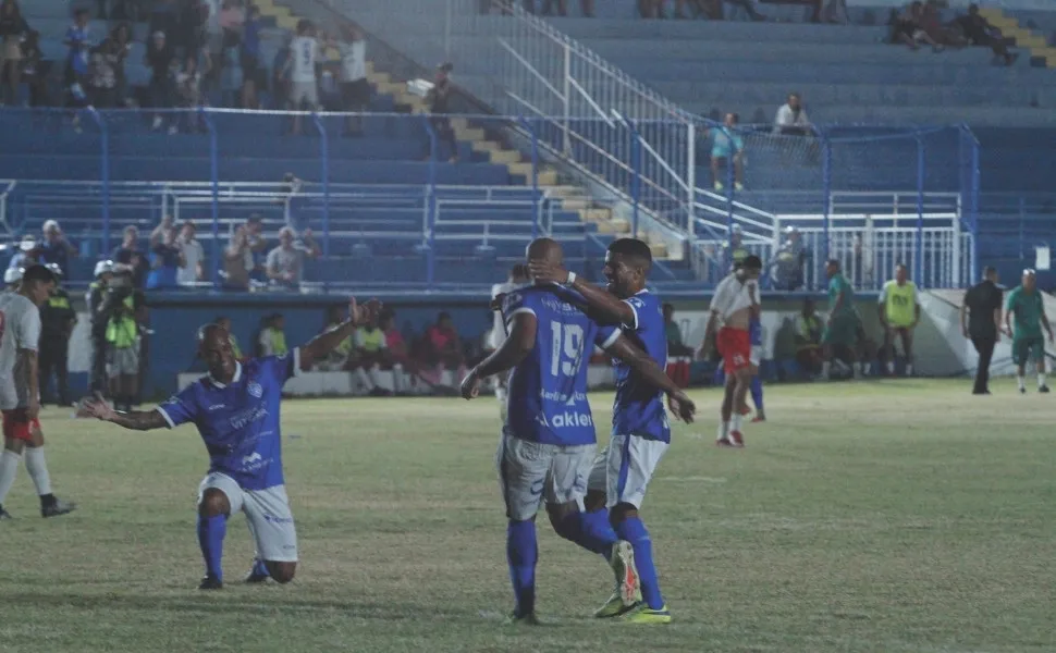 Imagem ilustrativa da imagem “Foi de lavar a alma”, celebra Edinho após goleada do Vitória no Capixabão