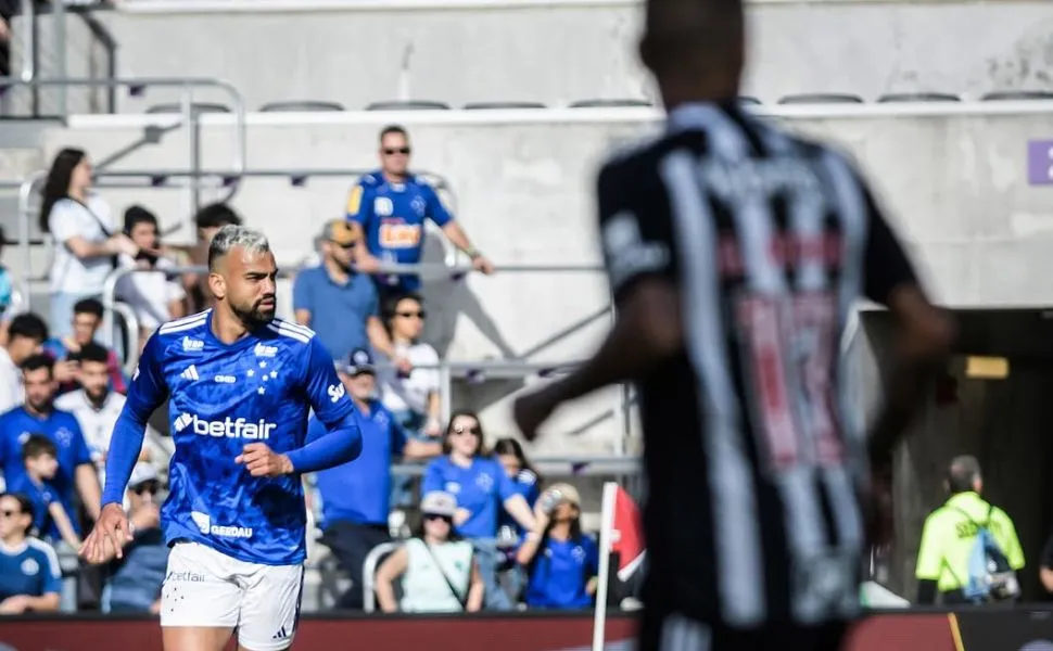 Imagem ilustrativa da imagem Galo e Cruzeiro empatam em jogo com pouco futebol e estrelas apagadas