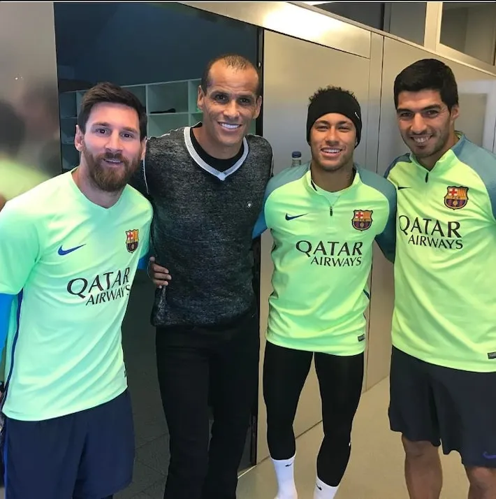 Imagem ilustrativa da imagem Galvão Bueno manda recado a Neymar: ‘Rivaldo tem muito mais história que você’