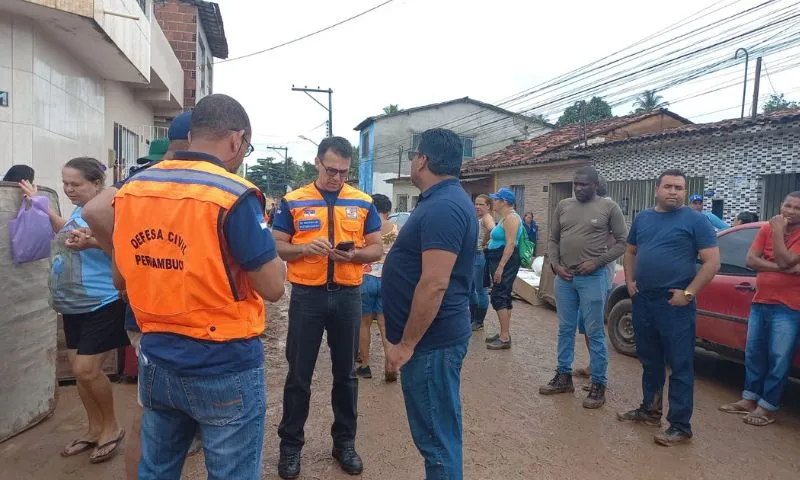 Imagem ilustrativa da imagem Governo de Pernambuco mobiliza equipes para auxiliar cidades atingidas pelas chuvas