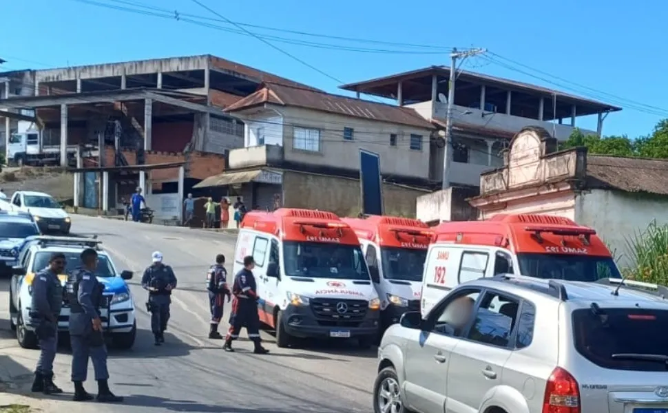 Imagem ilustrativa da imagem Motociclista sem habilitação bate em muro de Cariacica e carona morre