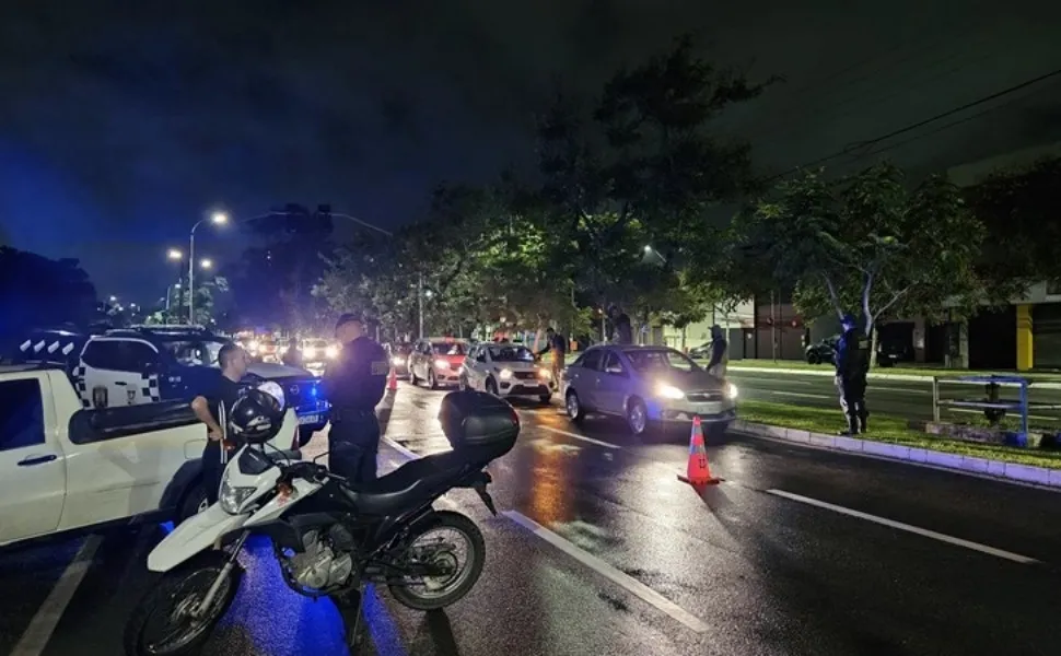 Imagem ilustrativa da imagem Motoristas são autuados por transporte clandestino no Aeroporto de Vitória