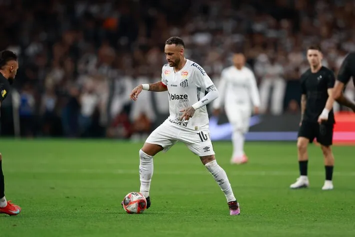 Imagem ilustrativa da imagem Neymar passa em branco, é xingado por corintianos e manda ‘beijinho’ para a torcida