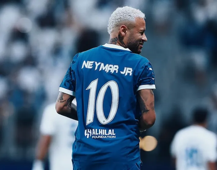 Imagem ilustrativa da imagem Quanto Neymar ganhou no Al-Hilal e quantos jogos ele disputou pelo clube?