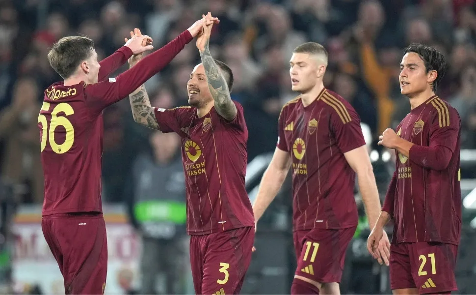 Imagem ilustrativa da imagem Com transmissão da TV Tribuna/Band, Roma vence o Frankfurt e avança de fase