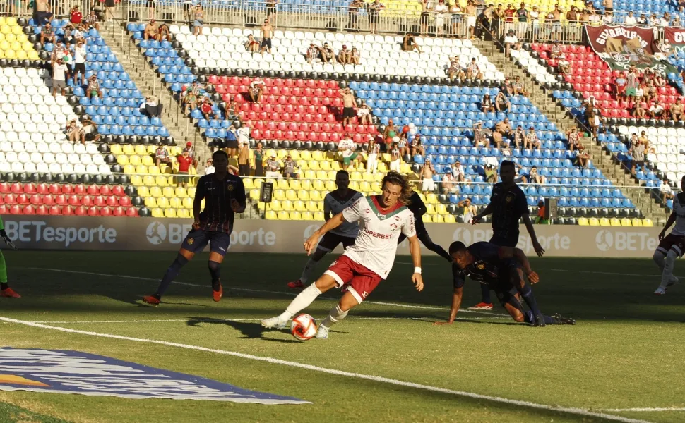 Imagem ilustrativa da imagem Torcida do Fluminense no ES se frustra com empate sem gols no Kleber Andrade