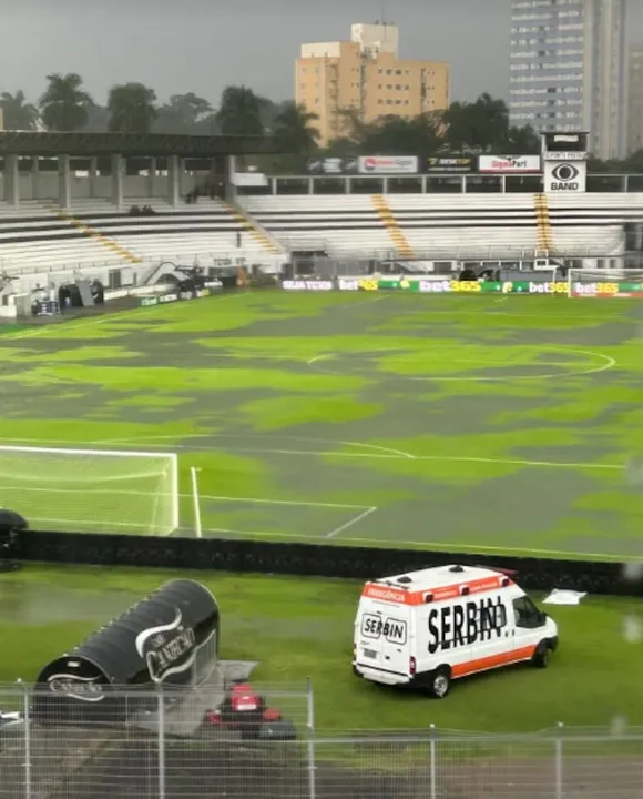 Imagem ilustrativa da imagem Veja como ficou o Moisés Lucarelli após a chuva em Campinas que atrasa Ponte Preta x Corinthians