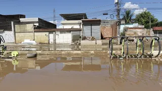 Imagem ilustrativa da imagem Chuva na Baixada Fluminense: homem de 46 anos está desaparecido