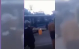 Imagem ilustrativa da imagem VÍDEO | Ônibus é apedrejado por criminosos no bairro Santo Antônio, em Vitória