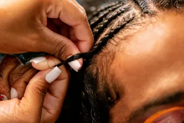 Imagem ilustrativa da imagem Alerta no Pré-Carnaval: pomadas capilares podem causar queimaduras oculares