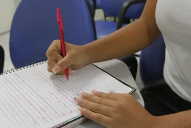 Imagem ilustrativa da imagem Alunos têm melhores notas em Português e Matemática