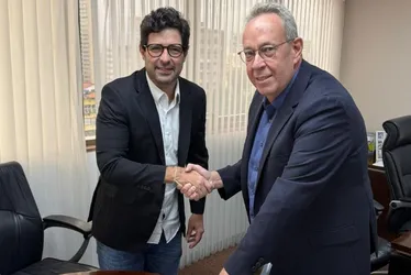 Imagem ilustrativa da imagem Álvaro Porto transmite presidência da Alepe a Rodrigo Farias
