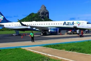 Imagem ilustrativa da imagem Azul reduz voos para Fernando de Noronha e reestrutura operações em Caruaru