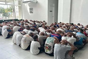 Imagem ilustrativa da imagem Briga antes de Fortaleza x Ceará termina com 115 detidos pela polícia