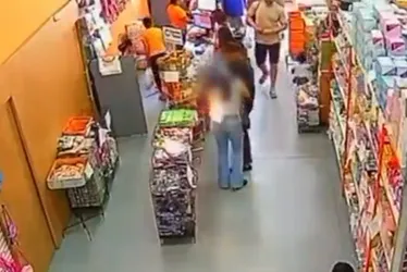 Imagem ilustrativa da imagem Celular explode no bolso de mulher enquanto ela fazia compras