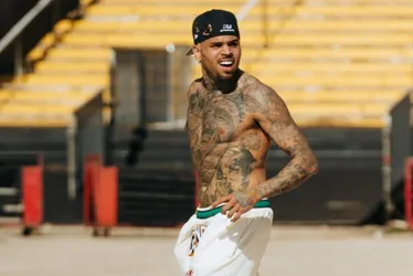 Imagem ilustrativa da imagem Chris Brown processa Warner em R$ 2,9 bi por documentário: Não sou estuprador