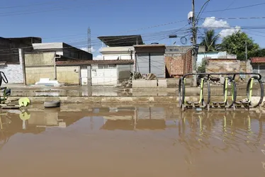 Imagem ilustrativa da imagem Chuva na Baixada Fluminense: homem de 46 anos está desaparecido
