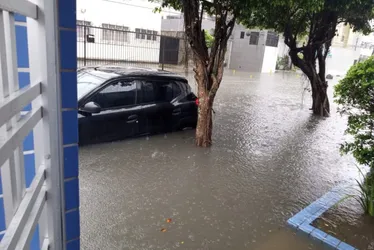 Imagem ilustrativa da imagem Chuvas voltam a castigar; Recife em Alerta Máximo; Inmet emite Alerta Vermelho