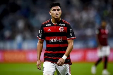 Imagem ilustrativa da imagem De surpresa, Flamengo anuncia empréstimo de Carlos Alcaraz para clube inglês