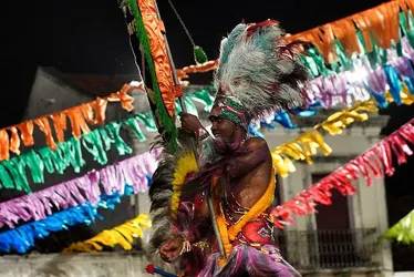 Imagem ilustrativa da imagem Encontro de Baques reúne caboclinhos e tribos de índios no Pátio de São Pedro