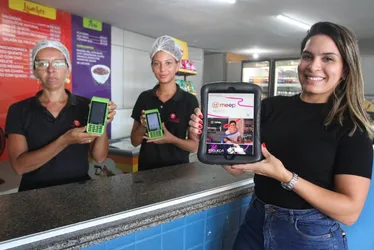 Imagem ilustrativa da imagem Escolas adotam cartões pré-pagos nas cantinas para "driblar" falta de celular