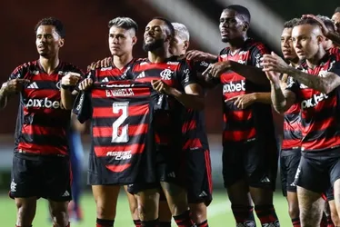 Imagem ilustrativa da imagem Flamengo goleia Portuguesa com direito ao 1º gol de Juninho e vira líder