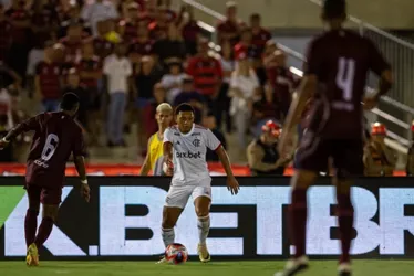 Imagem ilustrativa da imagem Flamengo sofre empate do Madureira no fim e continua sem vitória no carioca