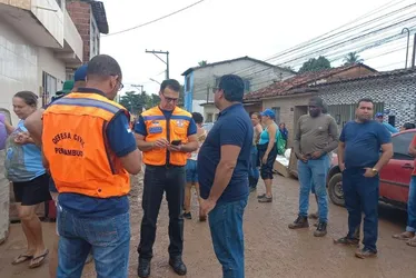 Imagem ilustrativa da imagem Governo de Pernambuco mobiliza equipes para auxiliar cidades atingidas pelas chuvas