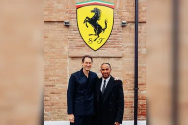 Imagem ilustrativa da imagem Hamilton inicia oficialmente trabalhos na Ferrari para 2025: 'Uma nova era'