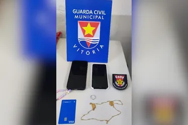 Imagem ilustrativa da imagem Homem em bicicleta é detido após furtar celulares de banhistas em Camburi