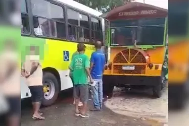 Imagem ilustrativa da imagem Idosa moradora do ES morre em acidente entre ônibus e trenzinho turístico no RJ