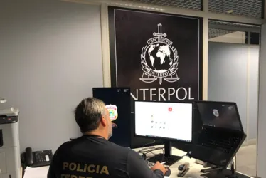 Imagem ilustrativa da imagem Interpol é acionada após romeno matar homem e incendiar casa da ex em SC