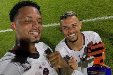 Imagem ilustrativa da imagem Jogador viraliza ao fazer comemoração inusitada: ‘Meu empresário que é ruim’; veja vídeo