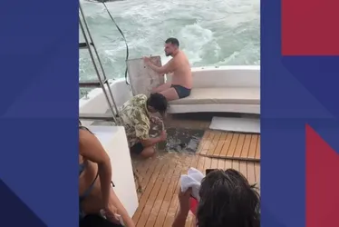 Imagem ilustrativa da imagem Lancha com turistas do ES naufraga em Búzios, no Rio de Janeiro