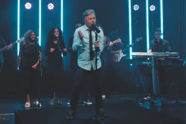Imagem ilustrativa da imagem Louvor que exalta Jesus na voz do veterano Waldecy Aguiar