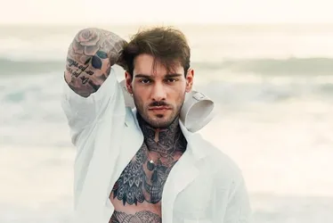 Imagem ilustrativa da imagem Lucas Lucco diz que namoro quase acabou após publicar 'nude' sem querer na internet