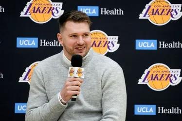 Imagem ilustrativa da imagem Luka Doncic é apresentado nos Lakers, cita Kobe Bryant e admite surpresa com troca
