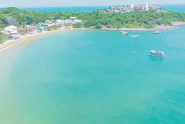 Imagem ilustrativa da imagem Mar azul, lazer e badalação nas praias de Anchieta