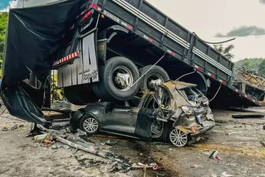 Imagem ilustrativa da imagem Motorista capixaba envolvido em acidente com 39 mortes na BR-116 é preso no ES