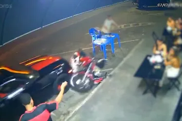 Imagem ilustrativa da imagem Motorista com sinais de embriaguez bate em veículos estacionados em Linhares