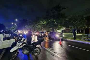 Imagem ilustrativa da imagem Motoristas são autuados por transporte clandestino no Aeroporto de Vitória