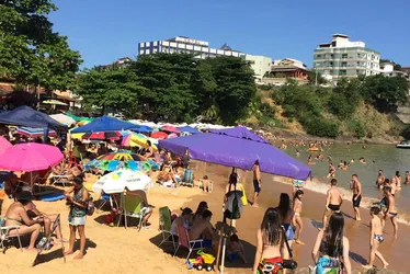 Imagem ilustrativa da imagem Policial é flagrado filmando jovem de biquíni em praia no Sul do ES