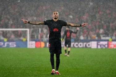 Imagem ilustrativa da imagem Jornal espanhol destaca Raphinha como craque e capitão do Barcelona