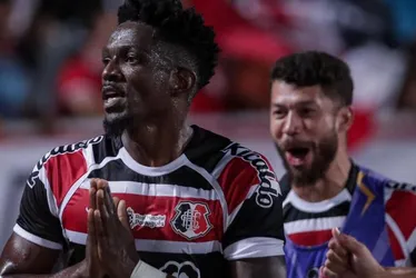 Imagem ilustrativa da imagem Santa Cruz vence o Retrô nos minutos finais e assume liderança