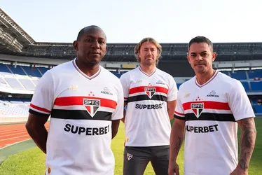Imagem ilustrativa da imagem São Paulo apresenta nova camisa para 2025, inspirada nos 20 anos do tri mundial; veja
