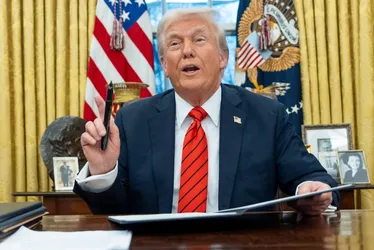 Imagem ilustrativa da imagem Trump oficializa volta do canudo de plástico e refuta de papel: 'situação ridícula'
