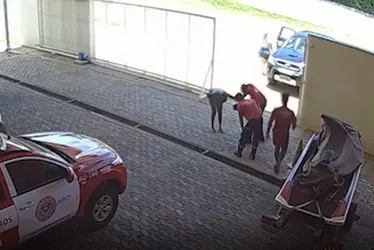 Imagem ilustrativa da imagem VÍDEO | Bombeiros salvam bebê de um ano afogada em piscina no ES