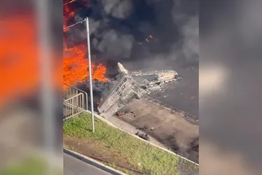Imagem ilustrativa da imagem VÍDEO | Jornalista registra movimentação em avenida de SP logo após acidente aéreo