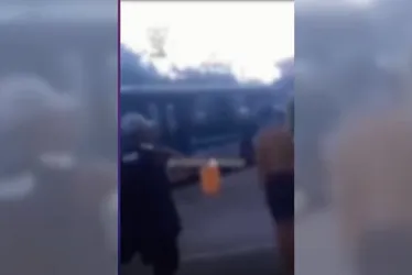Imagem ilustrativa da imagem VÍDEO | Ônibus é apedrejado por criminosos no bairro Santo Antônio, em Vitória