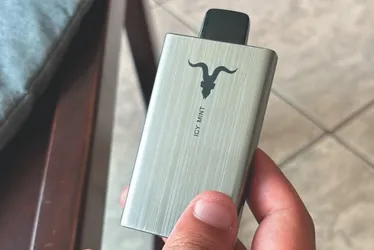 Imagem ilustrativa da imagem Viciado em cigarro eletrônico: "Evitem usar. É muito difícil parar"